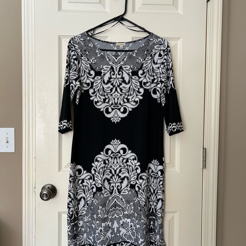 Haani Black and White Ornate 3/4 Sleeve Dress
